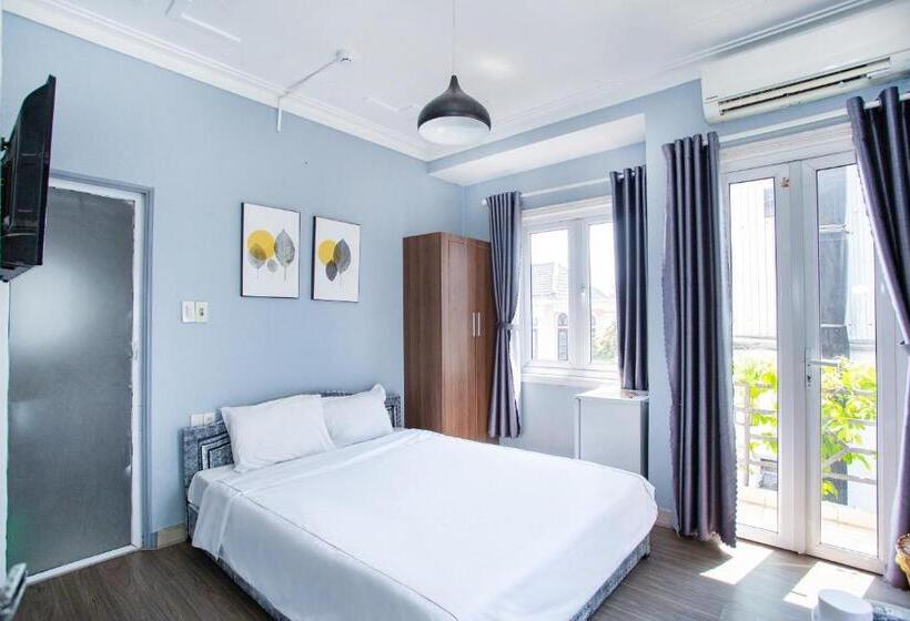 اتاق لوکس با بالکن, Mickey Homestay Hue