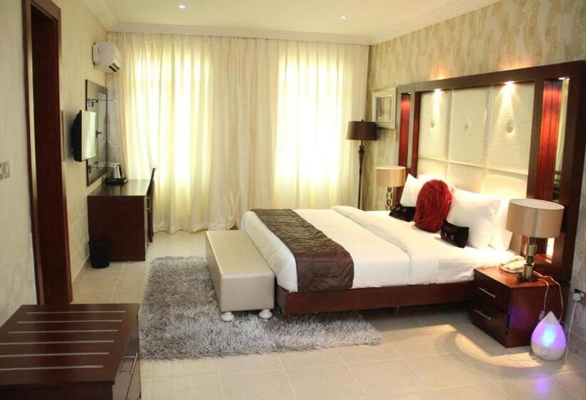 اتاق استاندارد با چشمانداز استخر, Palazzo Dumont