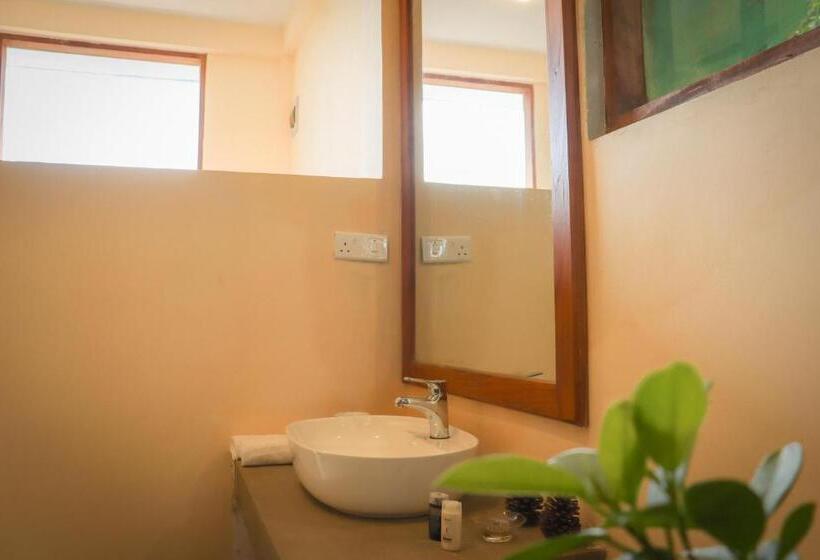 اتاق لوکس سه تخته, Rock N Fall Nature Resort