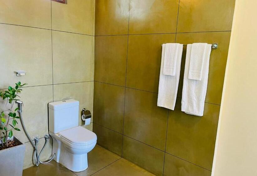 اتاق لوکس سه تخته, Rock N Fall Nature Resort