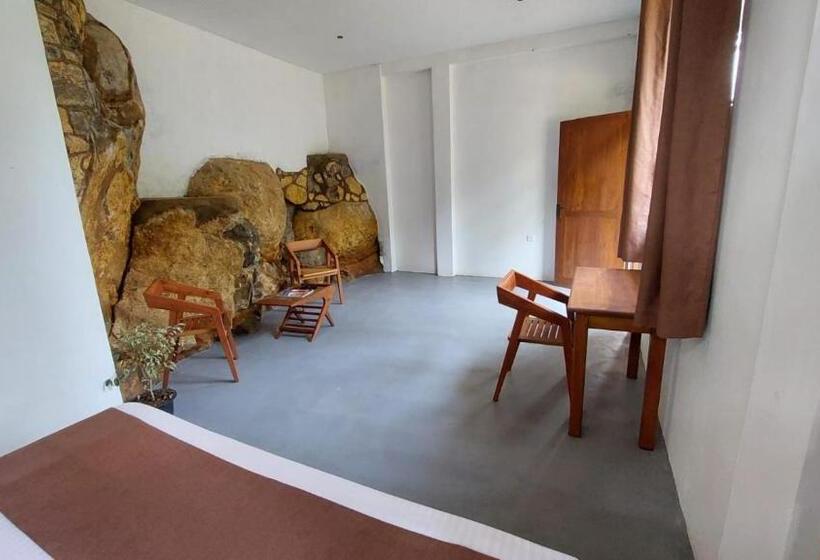 اتاق استاندارد با چشم‌انداز کوهستان, Rock N Fall Nature Resort