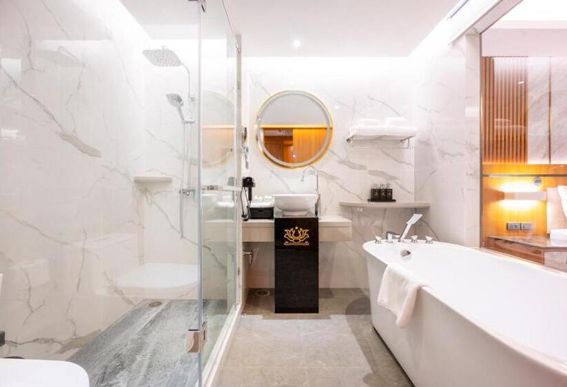 プールの見えるデラックスルーム, Wyndham Jomtien Pattaya