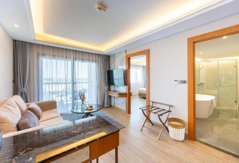 庭の見えるジュニアスイート, Wyndham Jomtien Pattaya