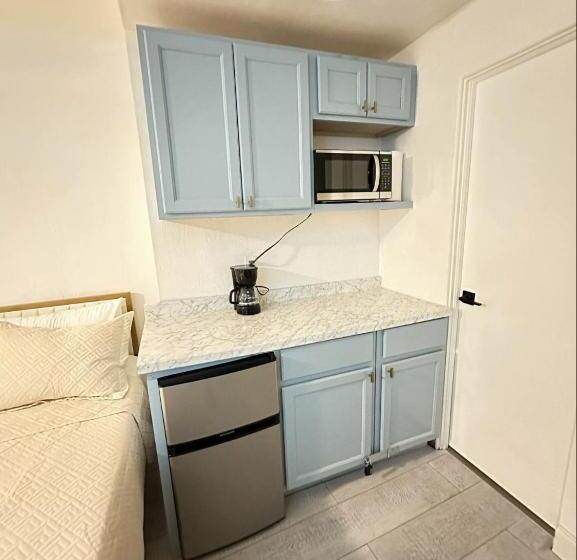 شقة غرفة واحدة, Ocean Front Condo On The Beach