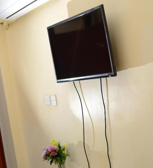 Economy Yhden Hengen Huone, Quinten Hotel Kisumu
