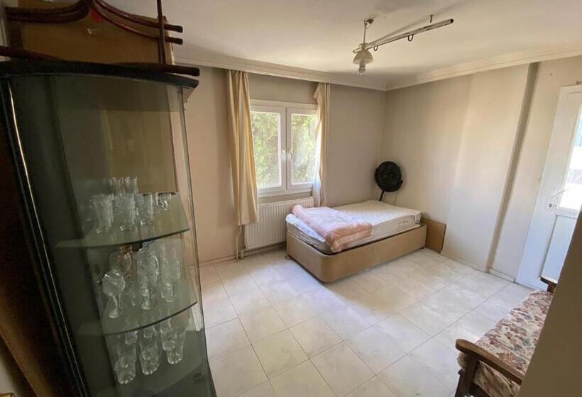 غرفة قياسية فردية, Kuzey’s Home