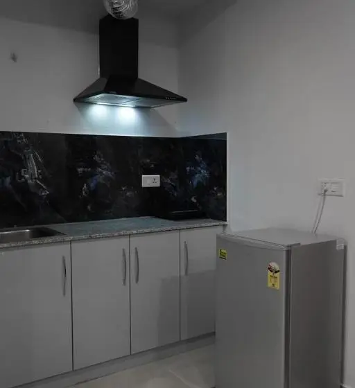 キングサイズベッドのスーペリアルーム, Rentdoor  Luxury Studio Service Apartment Sector  46