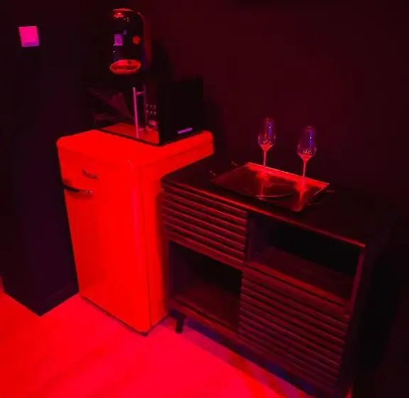 1ベッドルームアパートメント, Chambre Noire