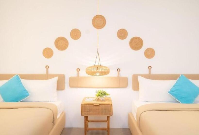 غرفة قياسية ثلاثية مطلة علي حمام السباحة, Cruises The Pool Access