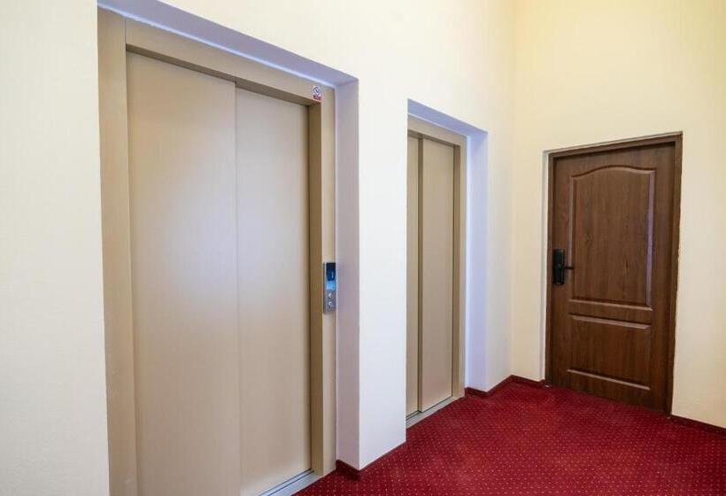 חדר דלוקס, Zámek D Este