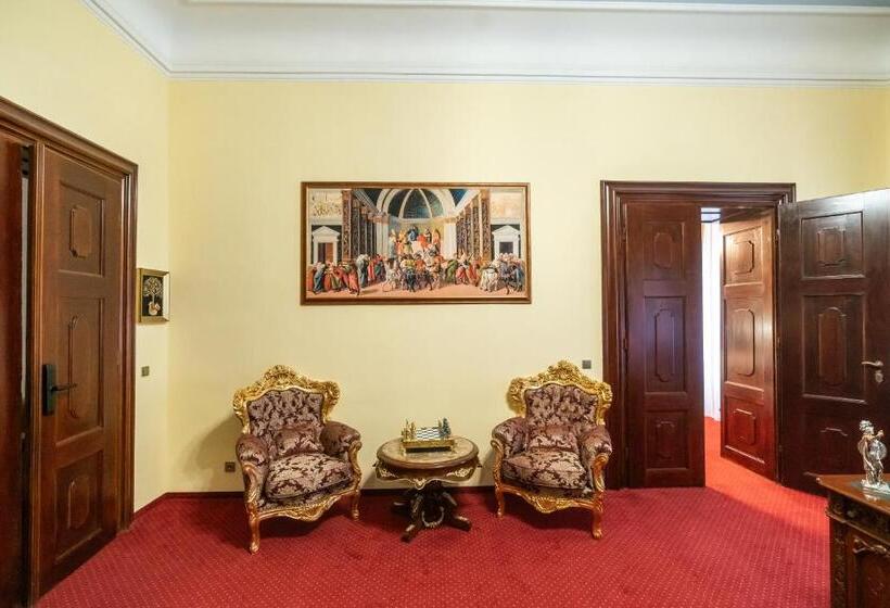 סוויטה נשיאותית, Zámek D Este