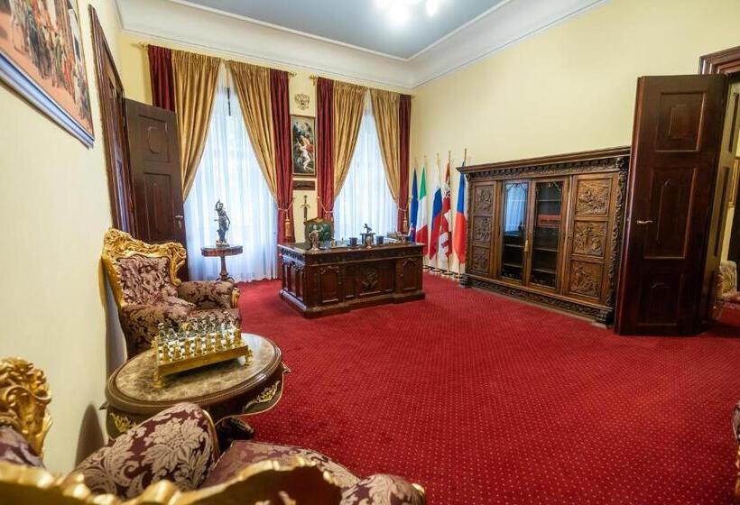 סוויטה נשיאותית, Zámek D Este