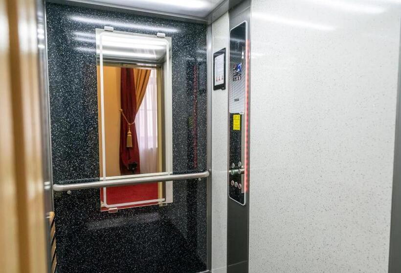 סוויטה נשיאותית, Zámek D Este