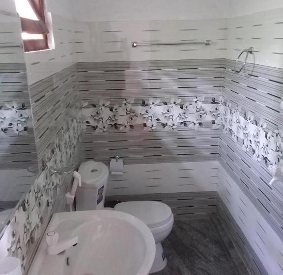 ファミリールーム, Leona Guest Inn