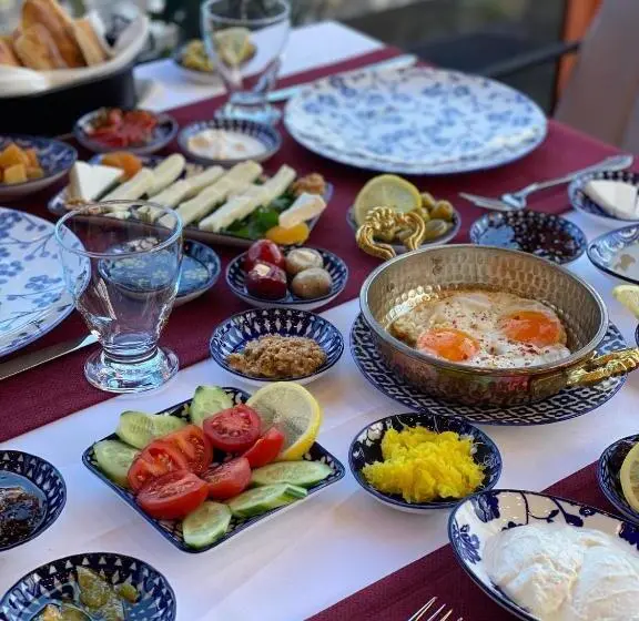 اتاق خانوادگی با چشم‌انداز باغ, Carti̇er Luxury Otel
