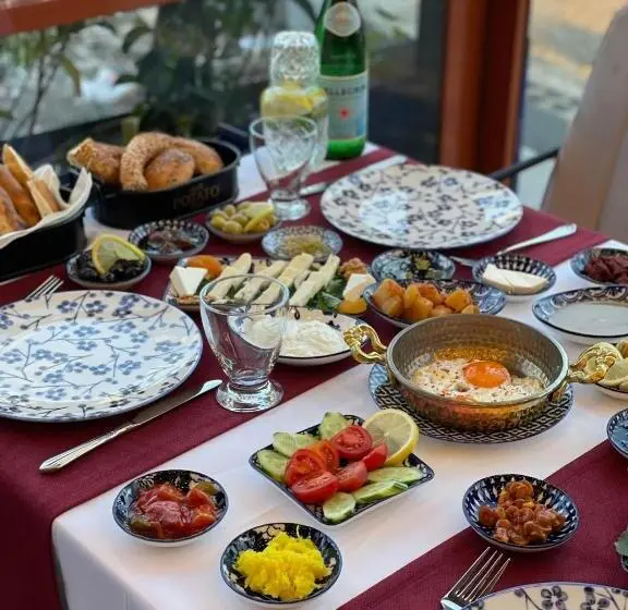 سوییت لوکس, Carti̇er Luxury Otel