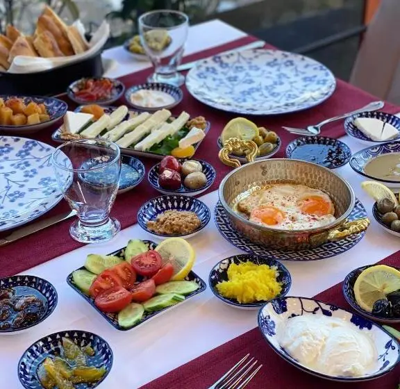 سوییت لوکس, Carti̇er Luxury Otel
