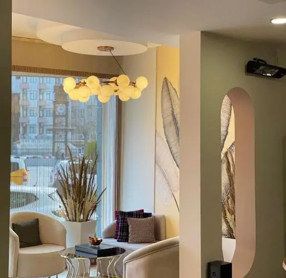 سوییت لوکس, Carti̇er Luxury Otel