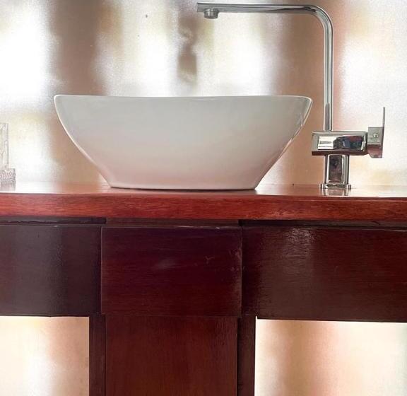 اتاق استاندارد با چشمانداز استخر, Hôtel Les Terrasses De Bonoumin