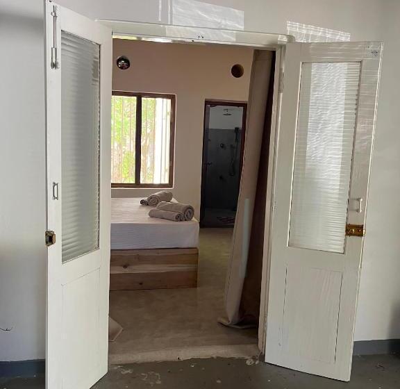 Pokój Standard, Komorebi Madiha