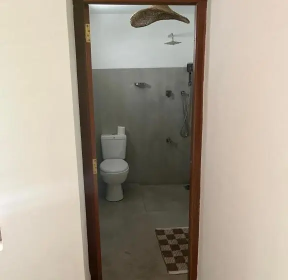 Standard-huone, Komorebi Madiha