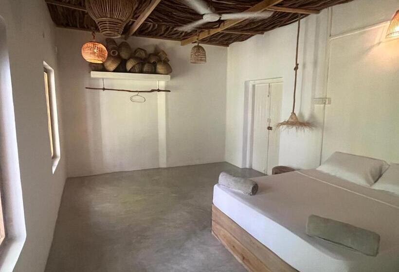 Pokój Deluxe, Komorebi Madiha