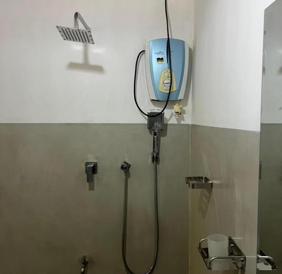 Bungalow Deluxe, Komorebi Madiha