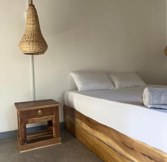 Bungalow Deluxe, Komorebi Madiha