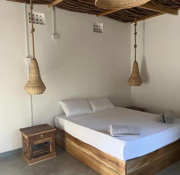 Bungalow Deluxe, Komorebi Madiha