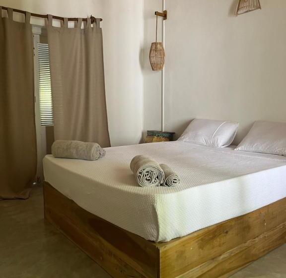 Pokój Standard, Komorebi Madiha