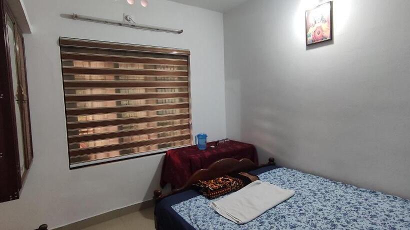 غرفة قياسية, Koonamparayil Home Stay Munnar Anaviratty Family Only