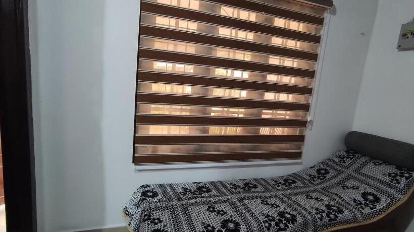 غرفة قياسية, Koonamparayil Home Stay Munnar Anaviratty Family Only