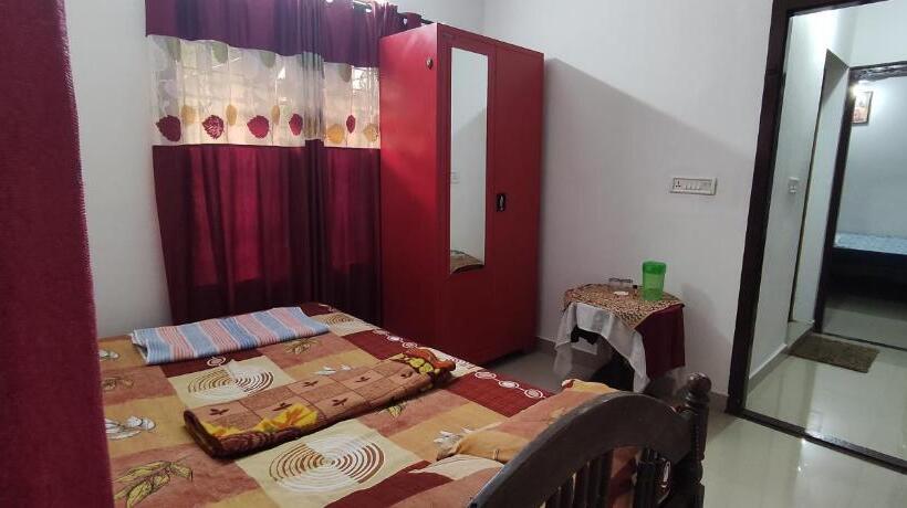 غرفة قياسية, Koonamparayil Home Stay Munnar Anaviratty Family Only