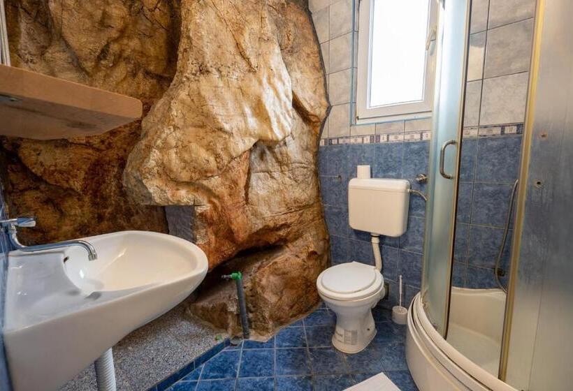 استودیوی استاندارد, Apartments Vrabac