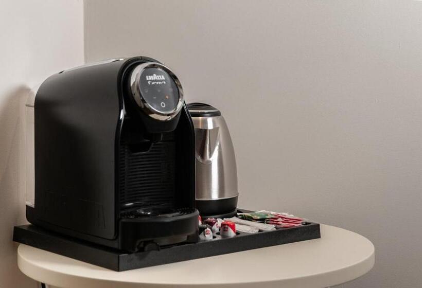 اتاق لوکس با تخت بزرگ, Palazzo Italia Suites