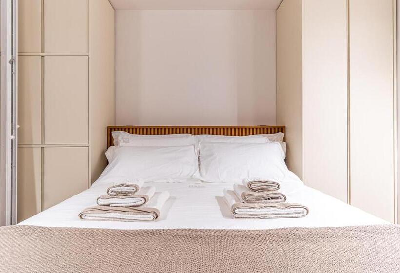 اتاق لوکس با تخت بزرگ, Palazzo Italia Suites