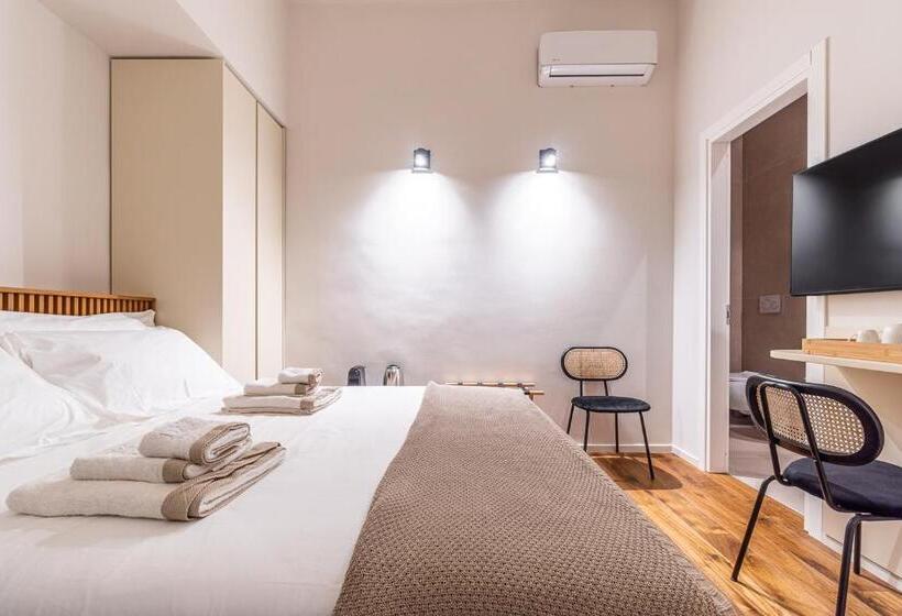 اتاق لوکس با تخت بزرگ, Palazzo Italia Suites