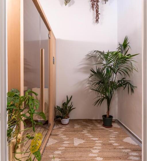 اتاق لوکس با تخت بزرگ, Palazzo Italia Suites