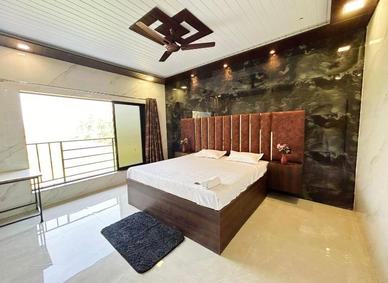 غرفة قياسية سرير كينج, The Grand Inn