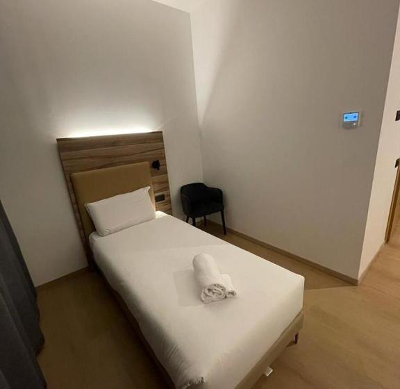 اتاق استاندارد یک نفره, B&b Hotel Prato City Center