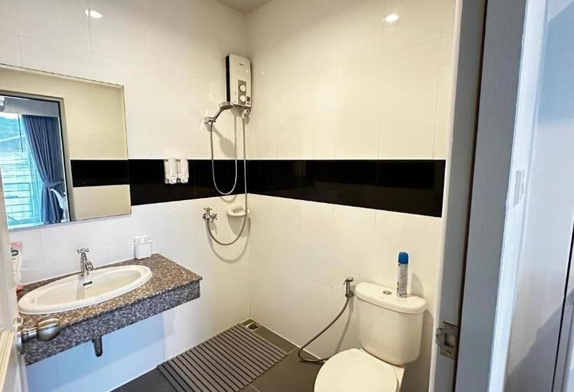 غرفة ديلوكس ثلاثية, Auriflex House