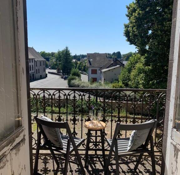 Трехместный Номер Стандарт с Балконом, Le Château Giat