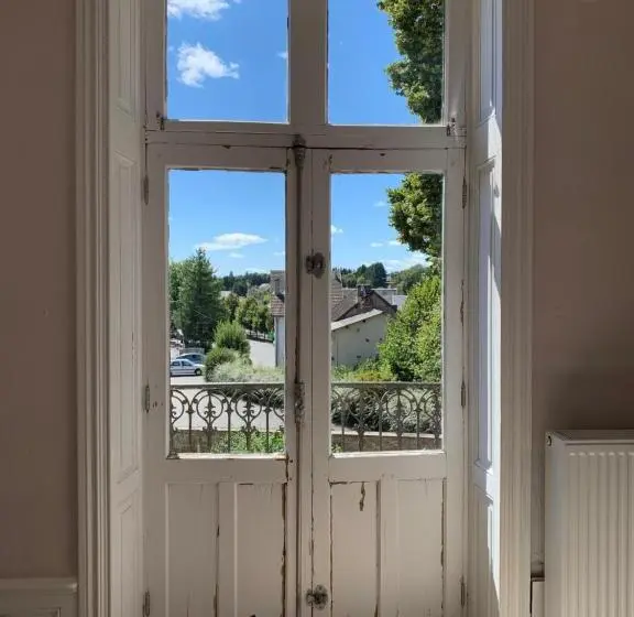 Standard Kolmen Hengen Huone Parveke, Le Château Giat