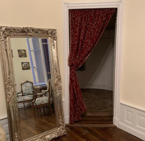 غرفة قياسية ثلاثية مزودة بشرفة, Le Château Giat