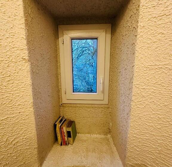 غرفة قياسية ثلاثية مزودة بشرفة, Le Château Giat