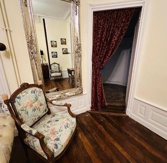 غرفة قياسية ثلاثية مزودة بشرفة, Le Château Giat