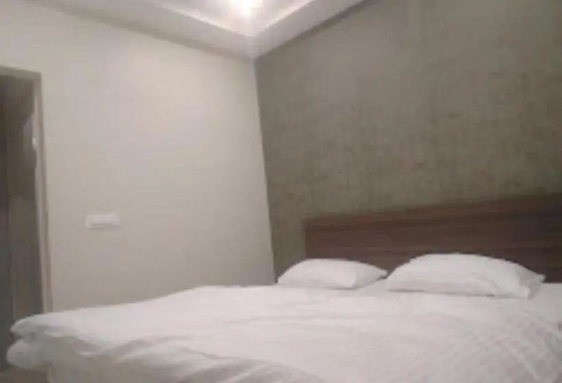 Deluxe-huone, Heaven Hotel,bareilly