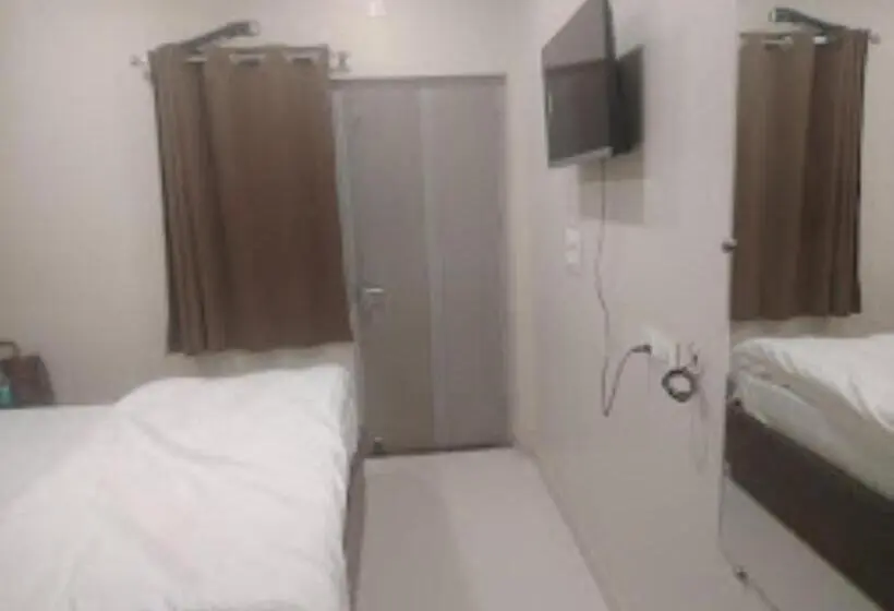 Deluxe-huone, Heaven Hotel,bareilly
