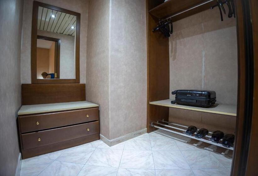 주니어 스위트, Antum