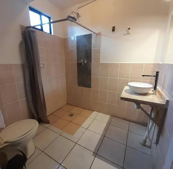 اتاق خانوادگی, Fonda Amboró